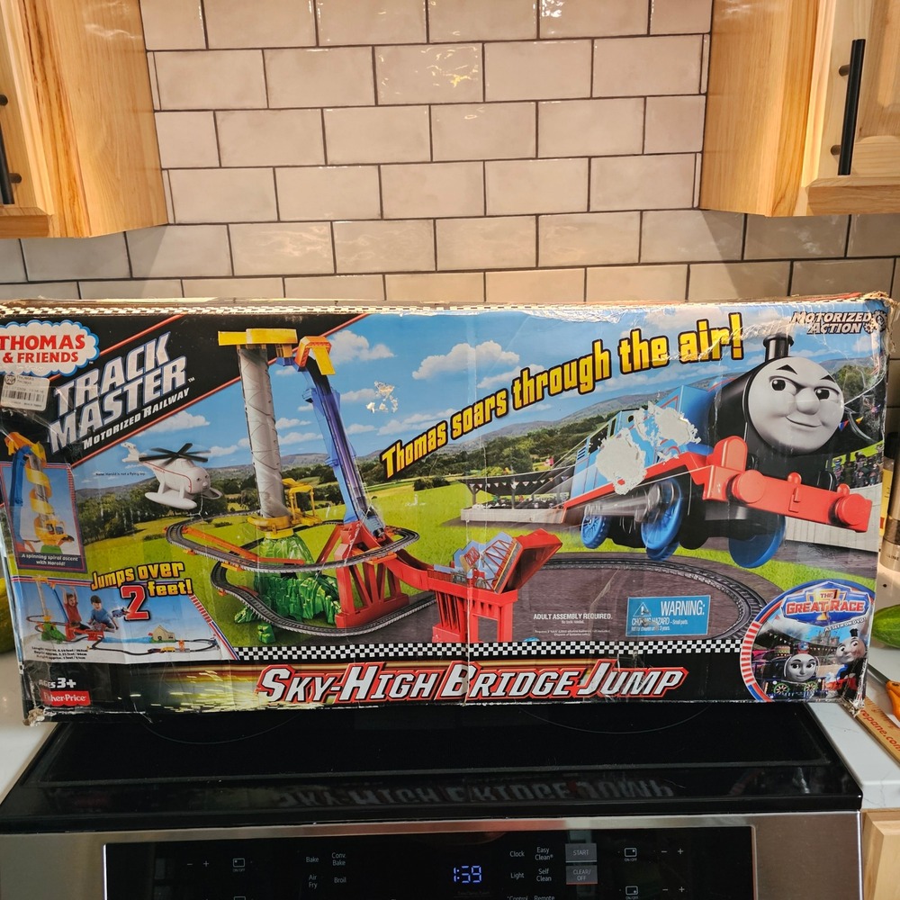 Thomas & Friends TrackMaster Sky-High Bridge Jump Motorized Railway DFM54 Set